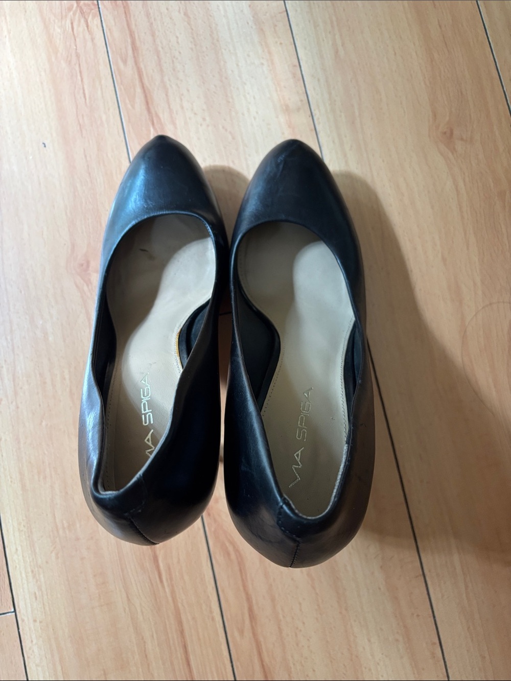 Via Spiga Black Leather Pointed-Toe Pumps — Classic Work-to-Evening Heels